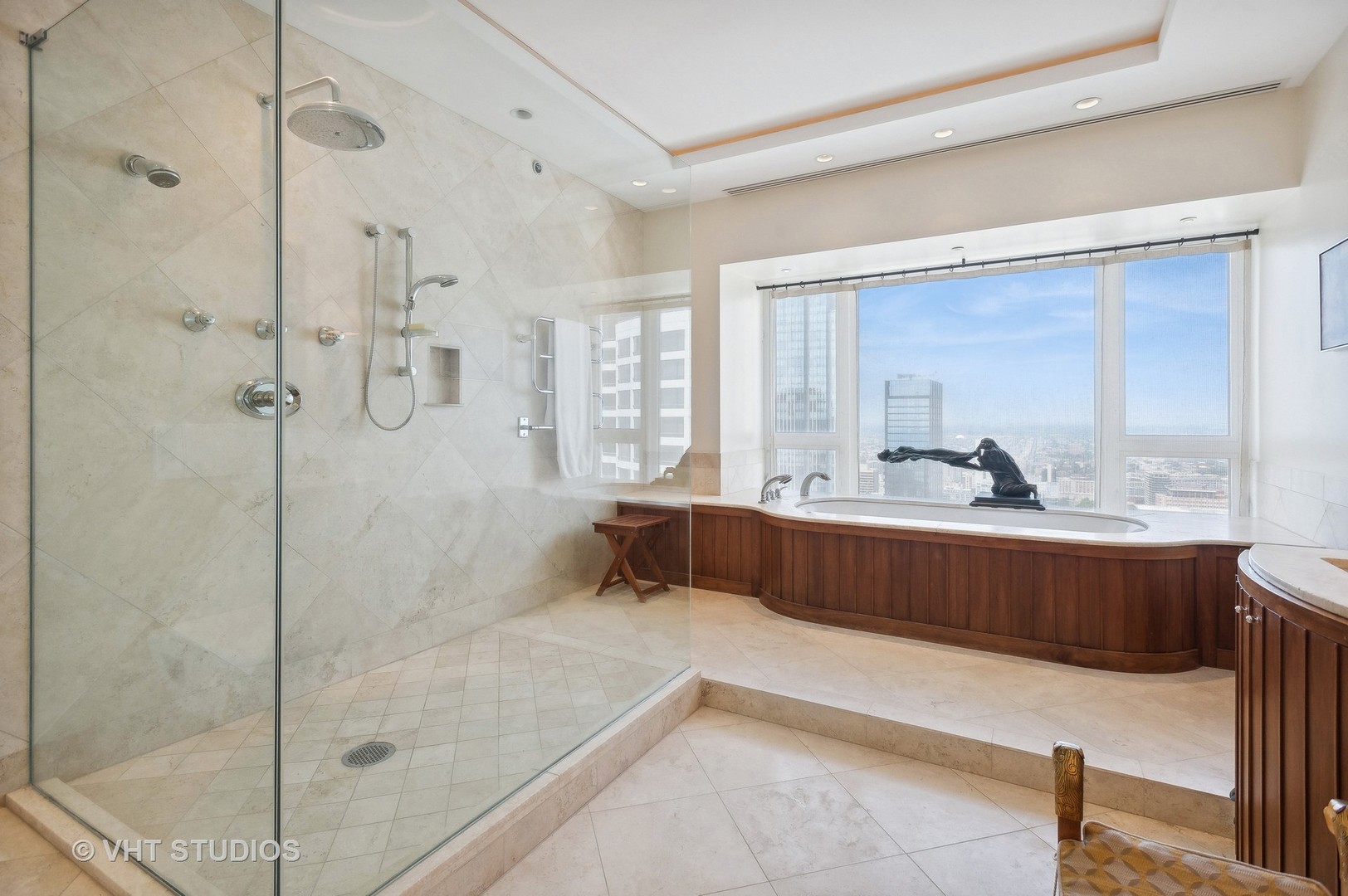 800 N Michigan Ave W Property Photo 11