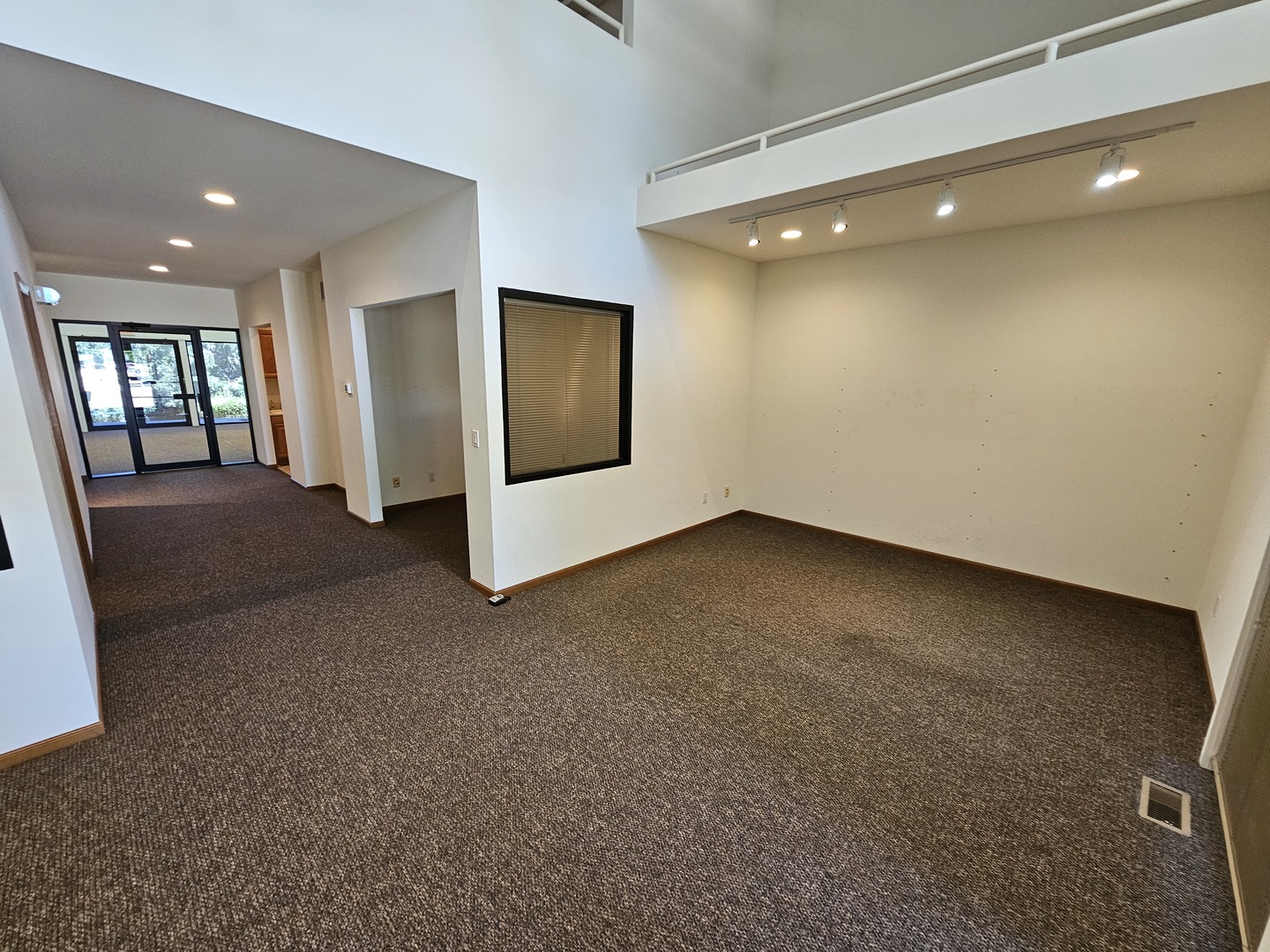 2902 Crossing Ct Property Photo 2