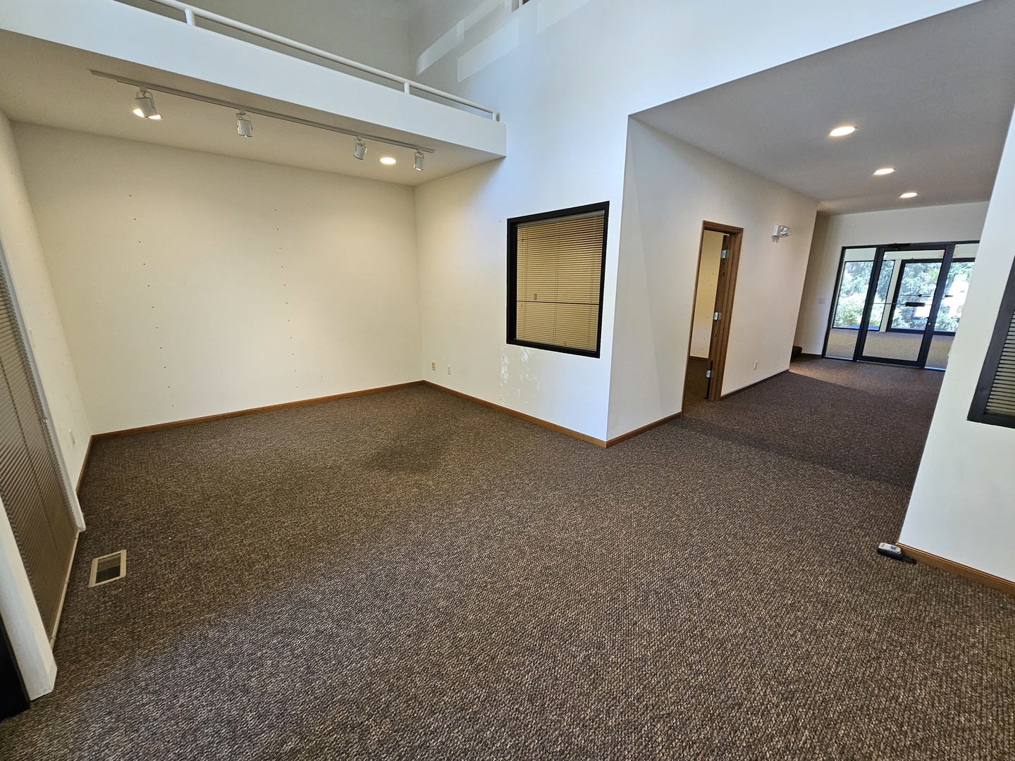 2902 Crossing Ct Property Photo 3