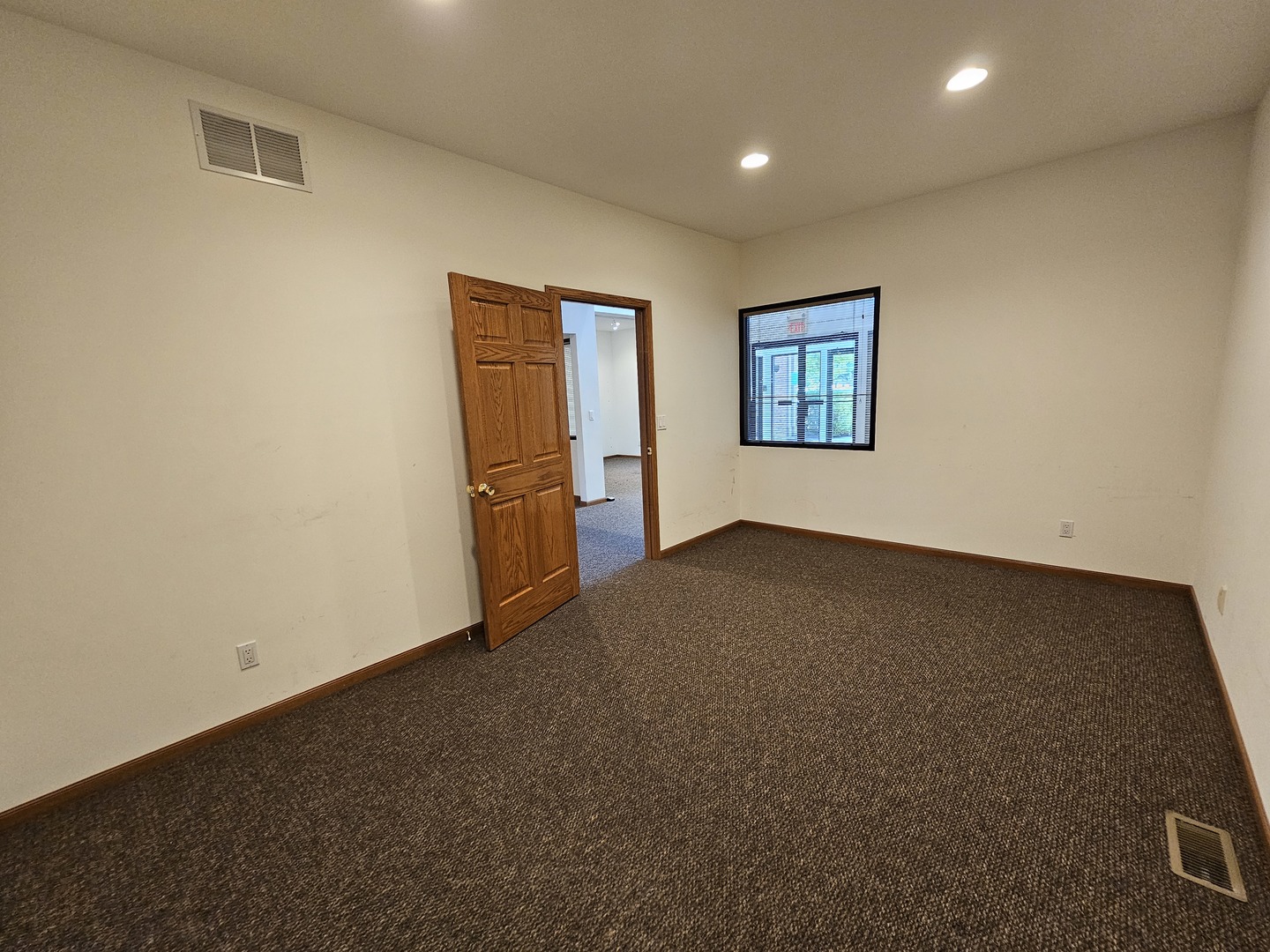 2902 Crossing Ct Property Photo 6