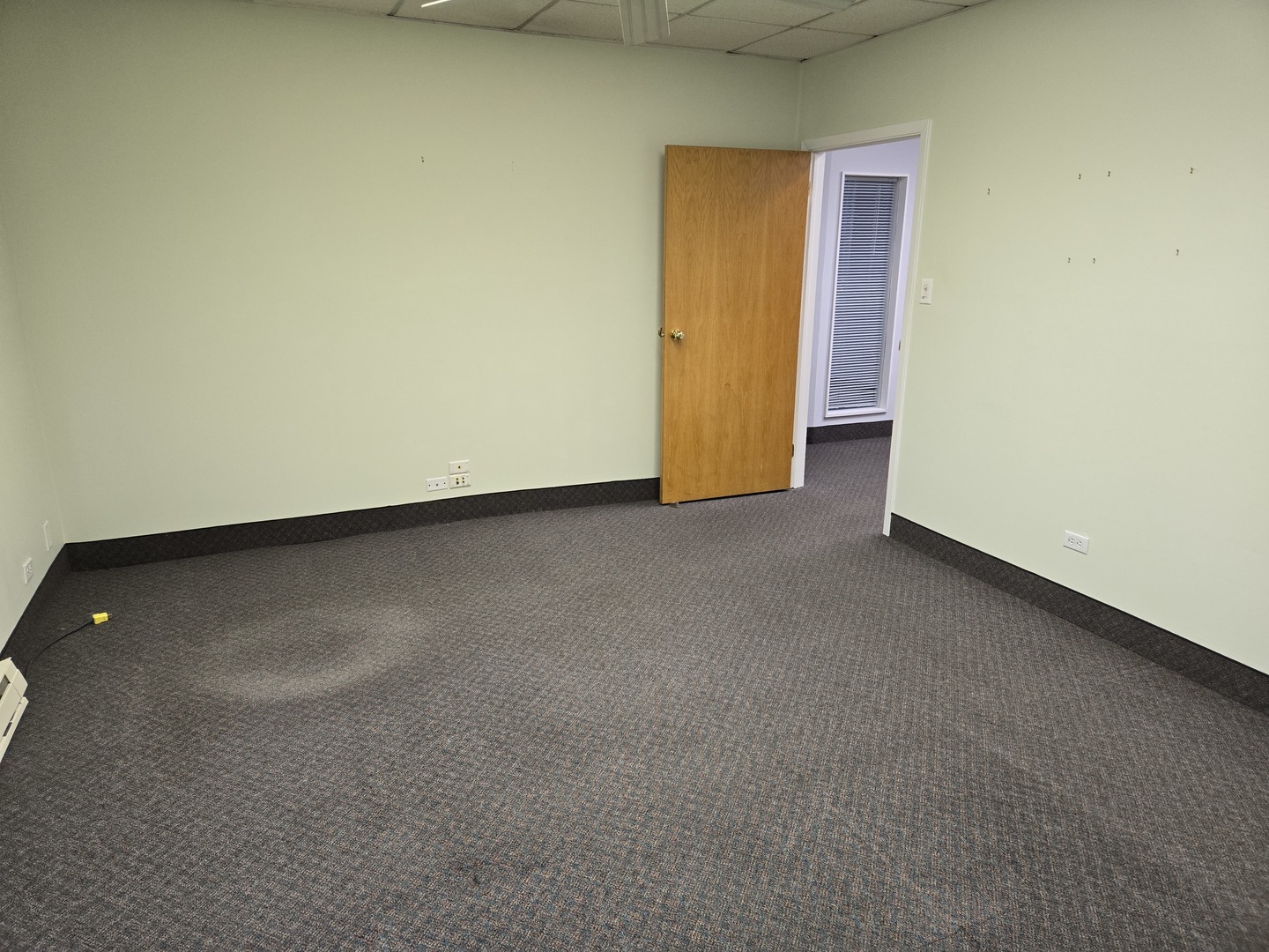 15601 Cicero Ave Property Photo 10