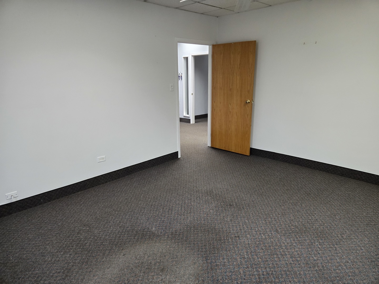 15601 Cicero Ave Property Photo 13