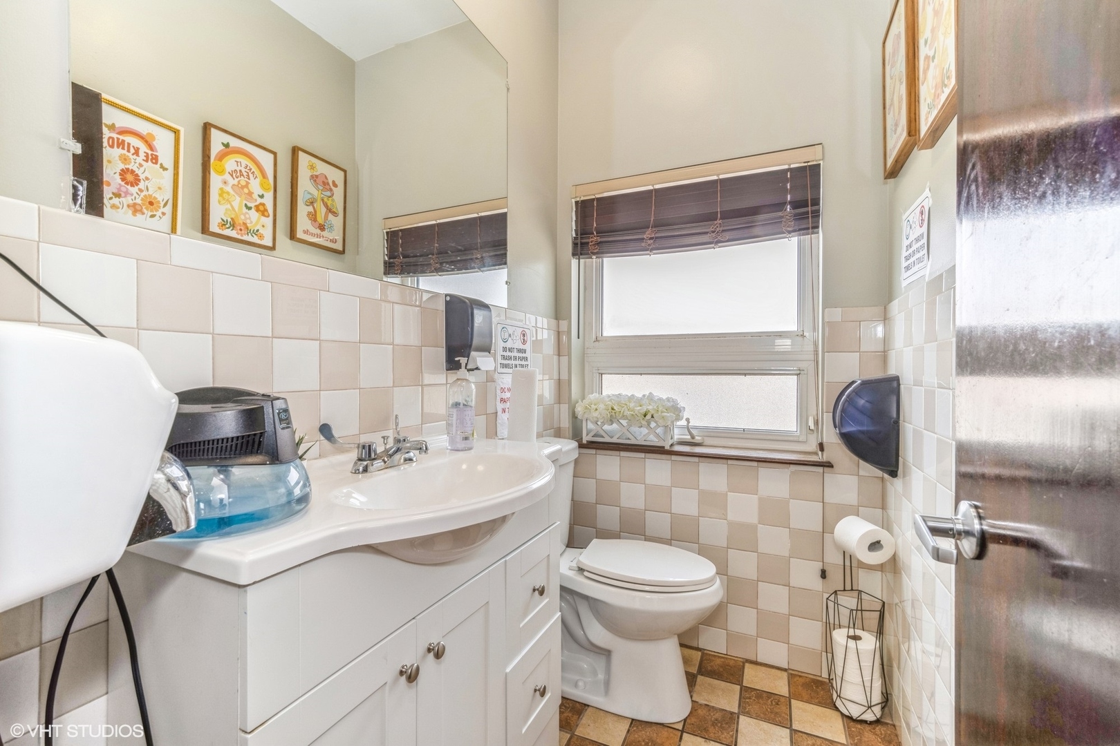 3421 Dempster St Property Photo 14