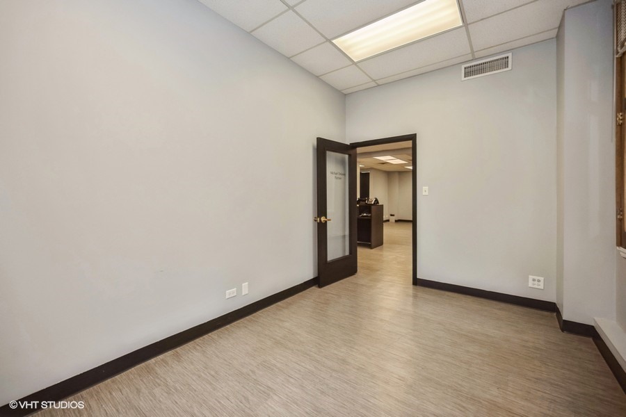 111 N Wabash Ave Property Photo 17