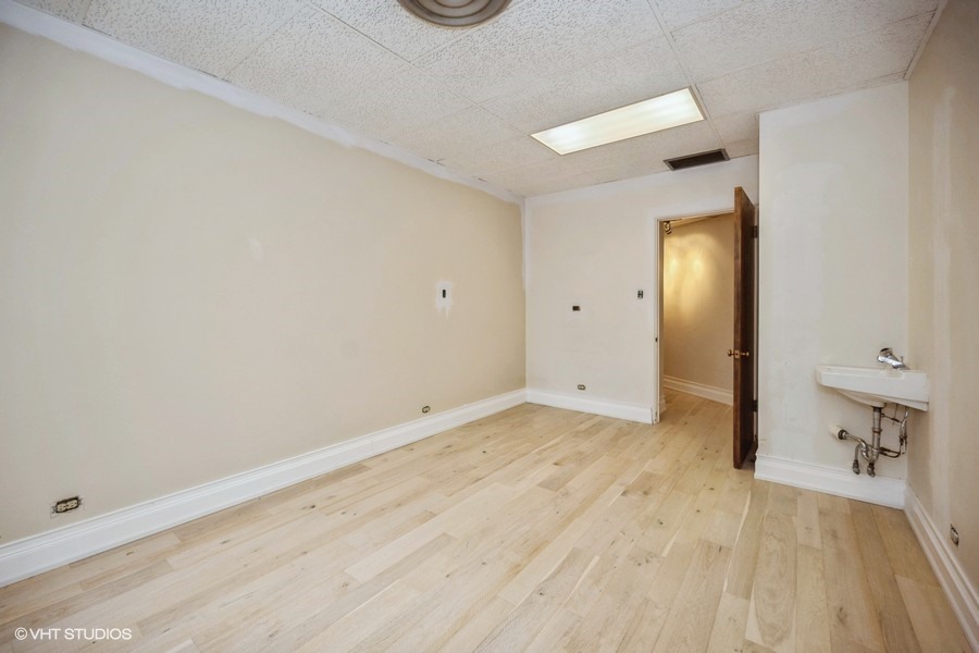 111 N Wabash Ave Property Photo 9