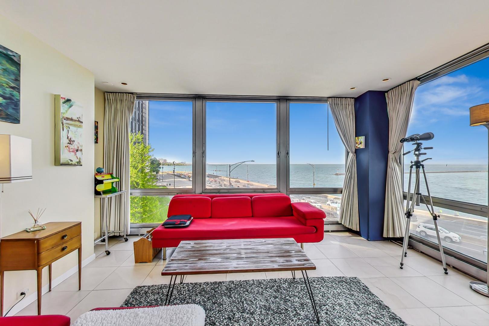 880 N Lake Shore Drive 3a Property Photo 3