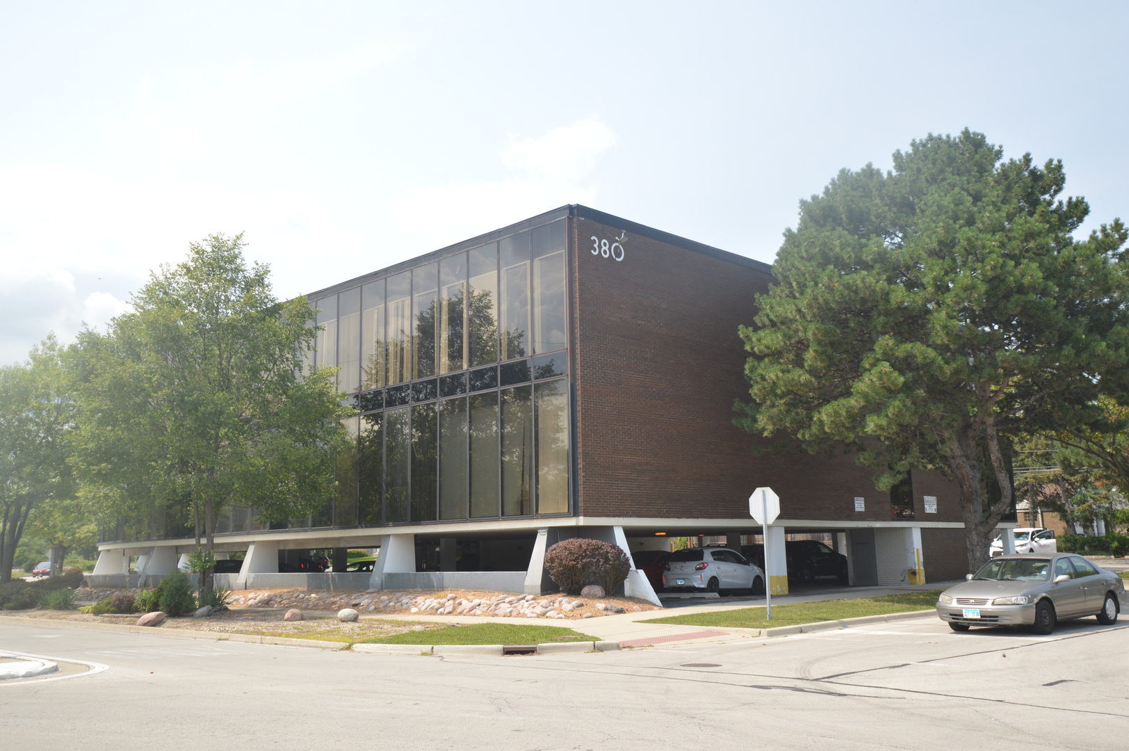 380 E Northwest Highway Property Photo 1