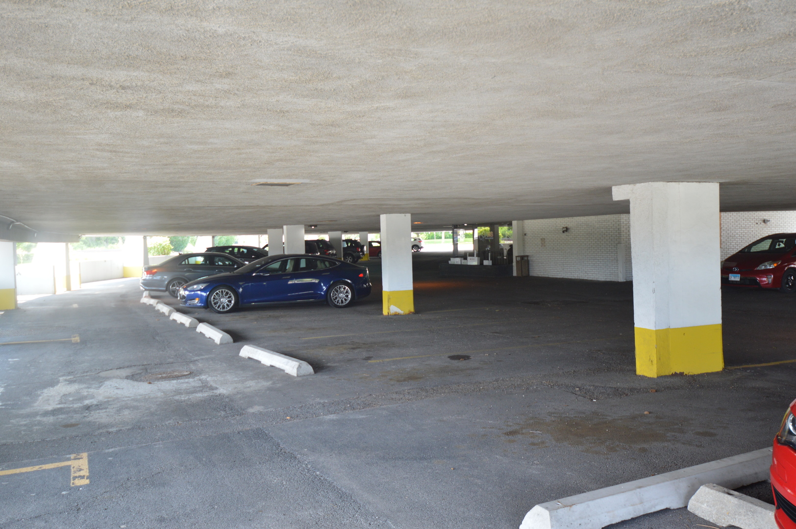 380 E Northwest Highway Property Photo 4