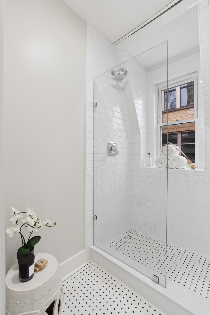 1407 N Hoyne Ave Property Photo 111