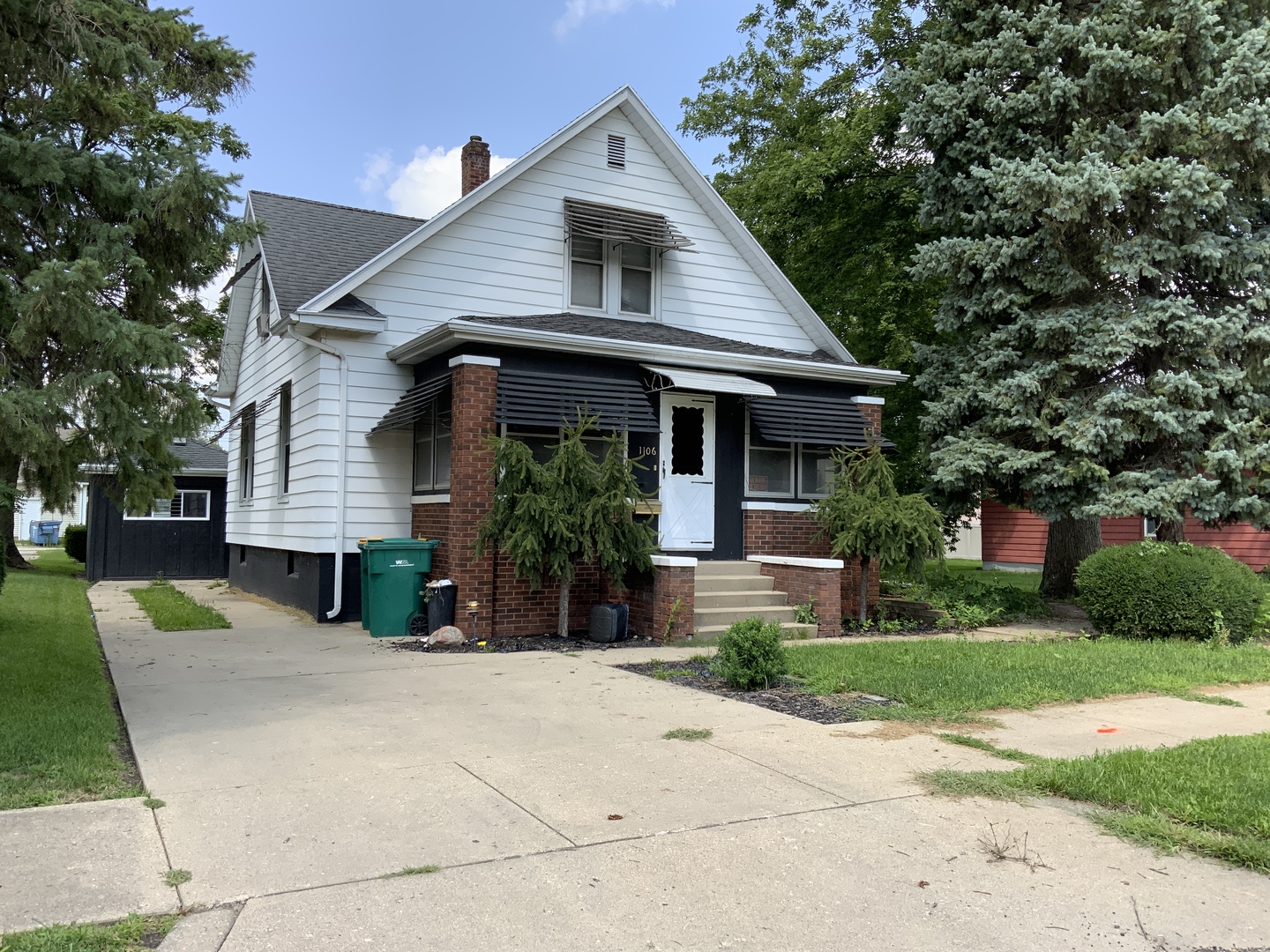 1106 E Main Street Property Photo 1