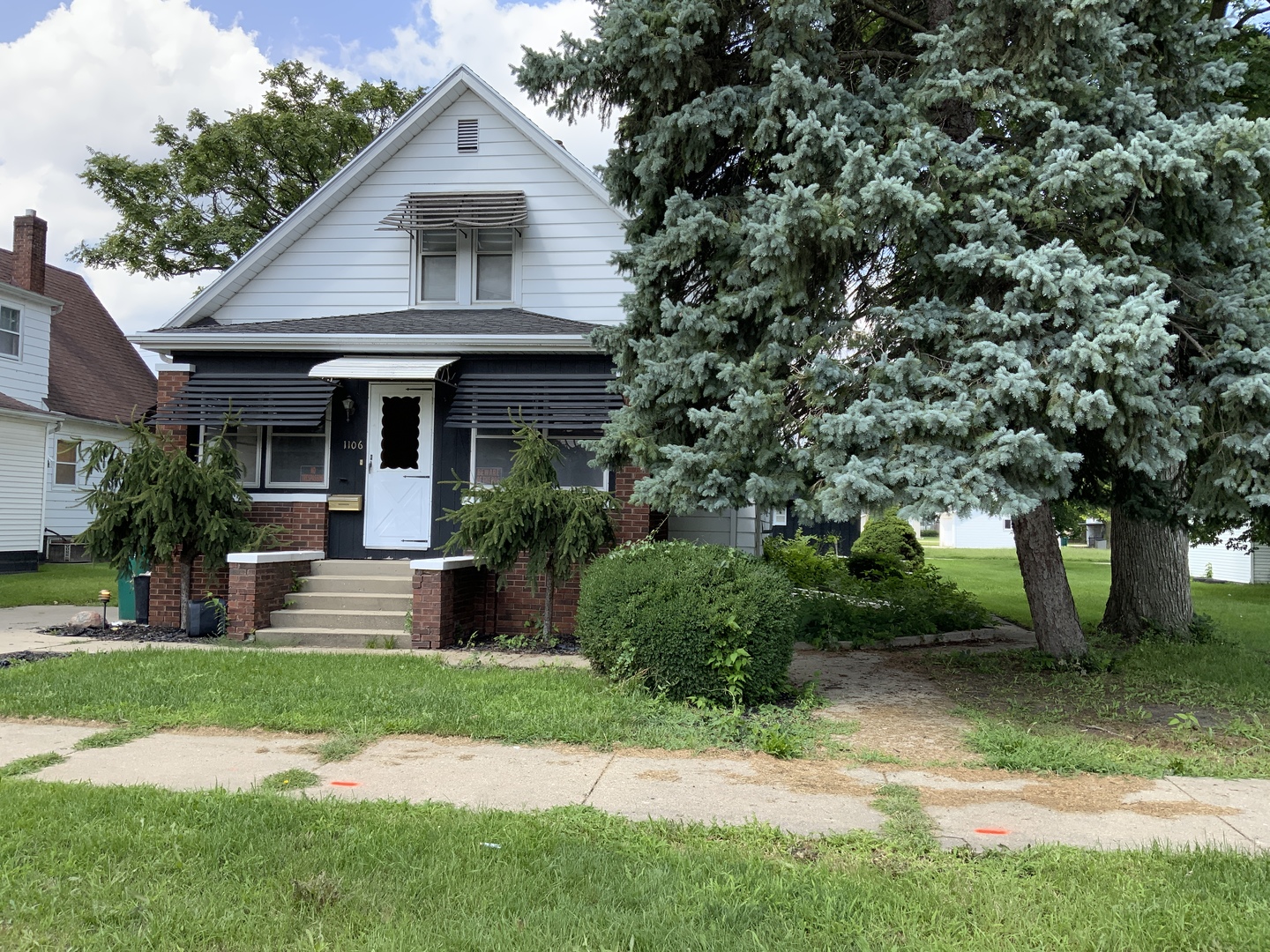 1106 E Main Street Property Photo 2