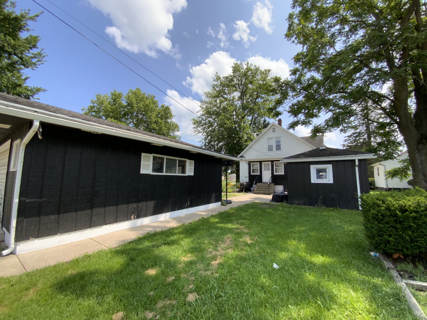 1106 E Main Street Property Photo 7