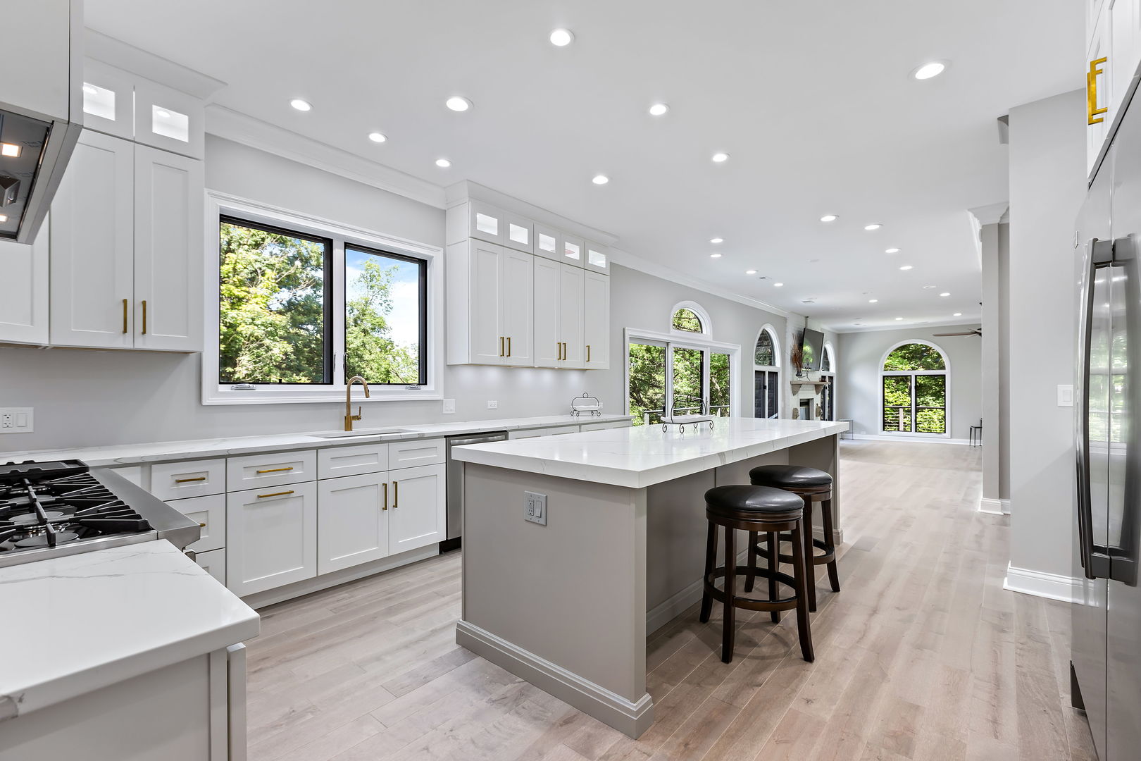 3 Saville Row Street Property Photo 10
