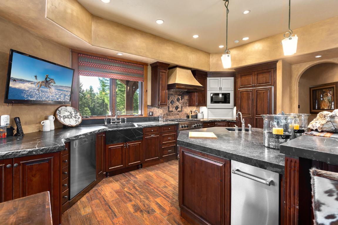 555 Whitefish Hills Drive Property Photo 18