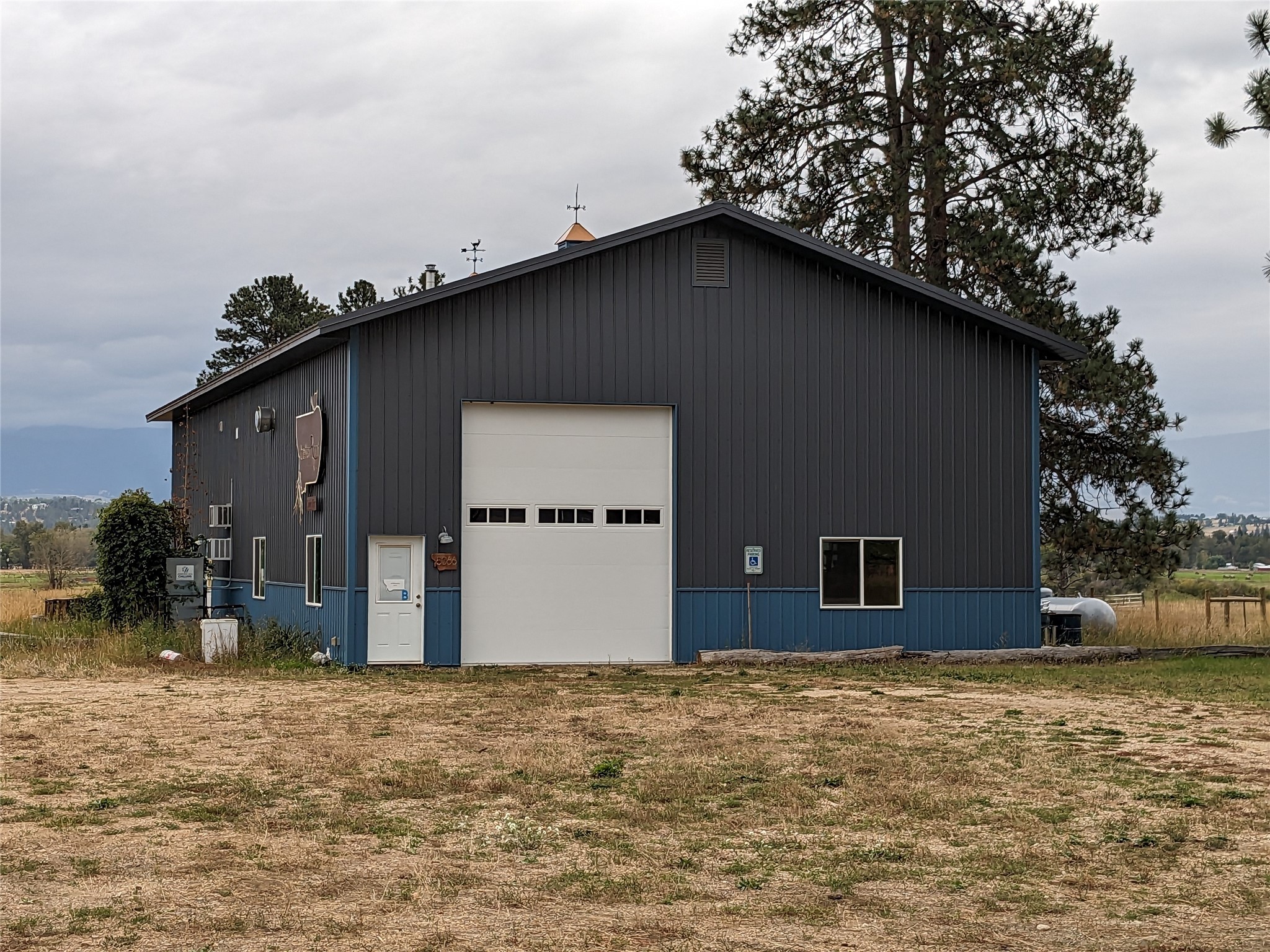 5066 Hoblitt Lane N Property Photo