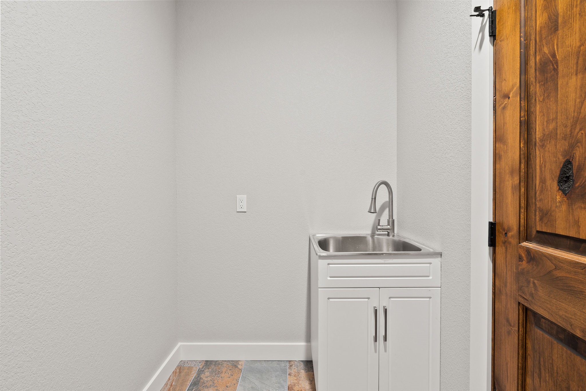 323 Skookum Road Property Photo 27