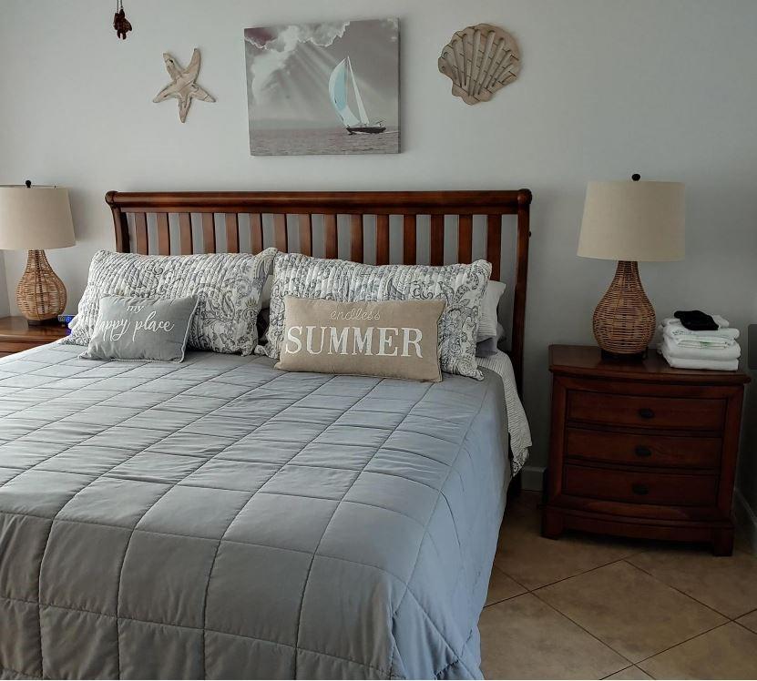 1231 Hillsboro Mile Property Photo 17