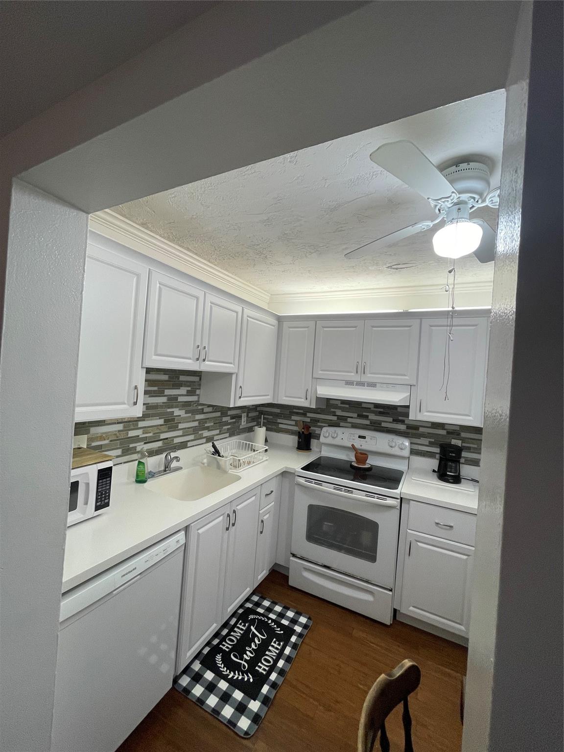 2871 Somerset Dr 212 Property Photo 9