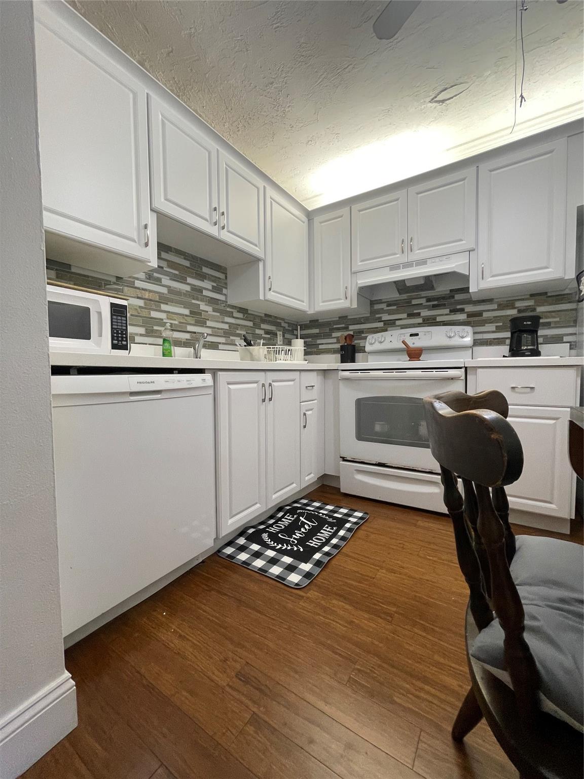 2871 Somerset Dr 212 Property Photo 10