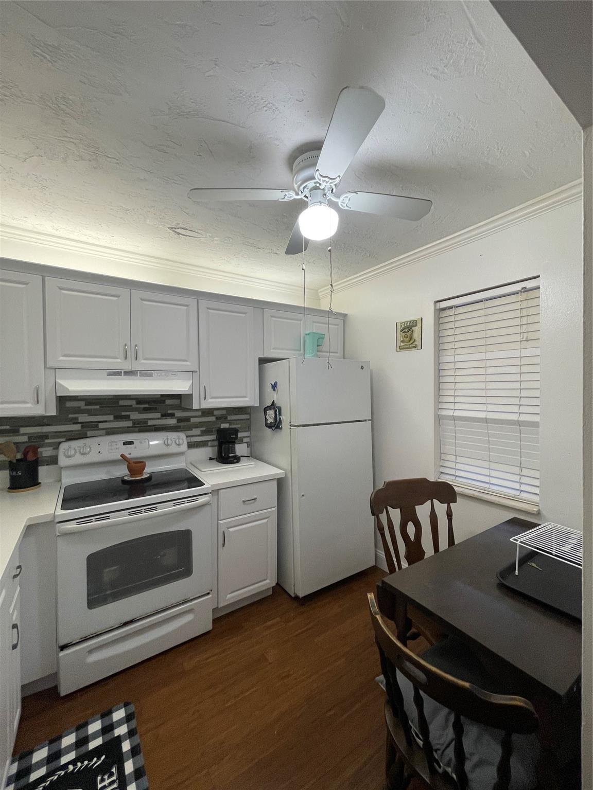 2871 Somerset Dr 212 Property Photo 11