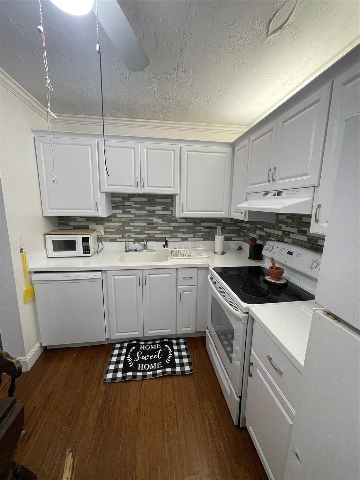 2871 Somerset Dr 212 Property Photo 13