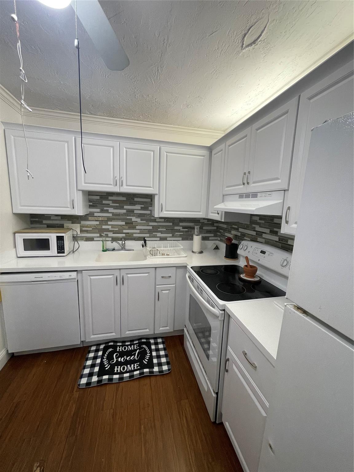 2871 Somerset Dr 212 Property Photo 15
