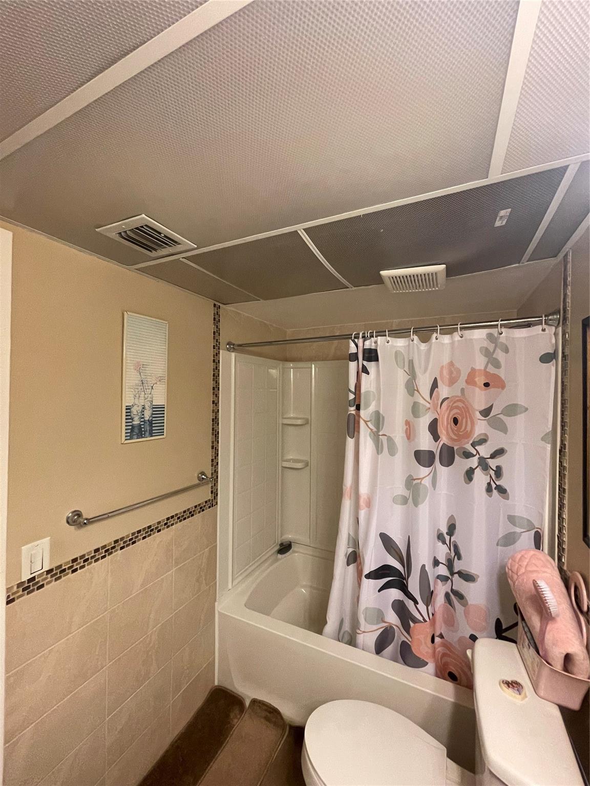 2871 Somerset Dr 212 Property Photo 32