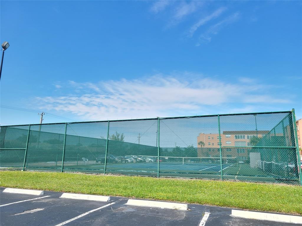 2871 Somerset Dr 212 Property Photo 41