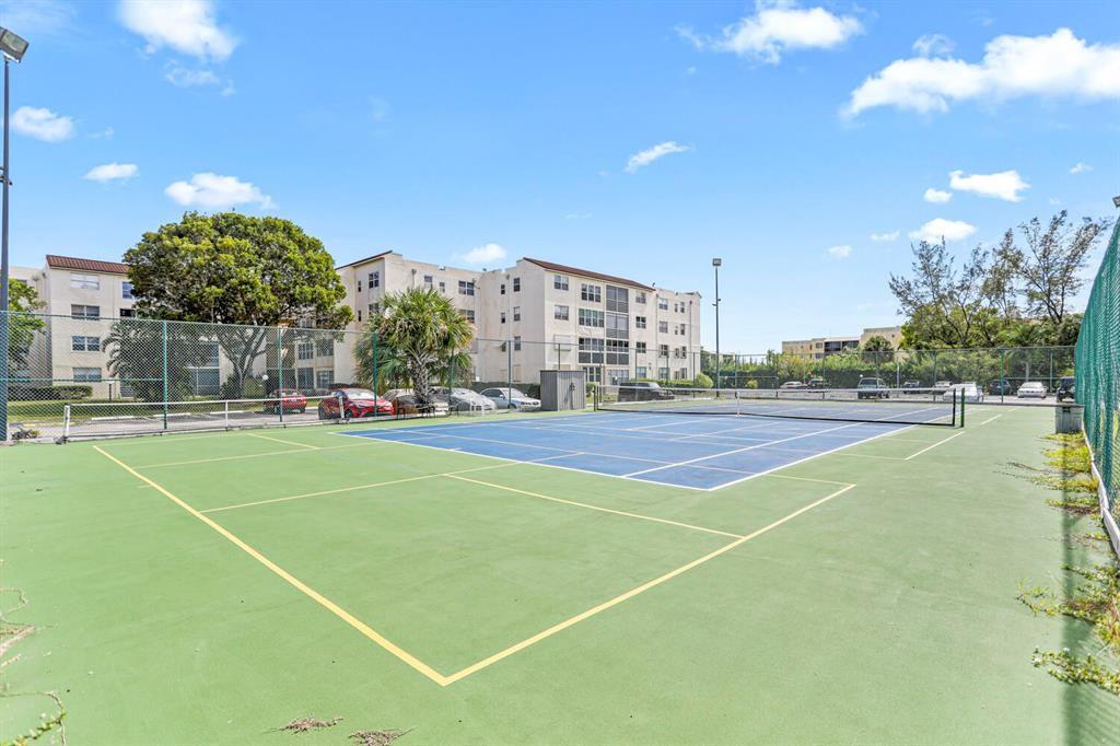 2871 Somerset Dr 212 Property Photo 42