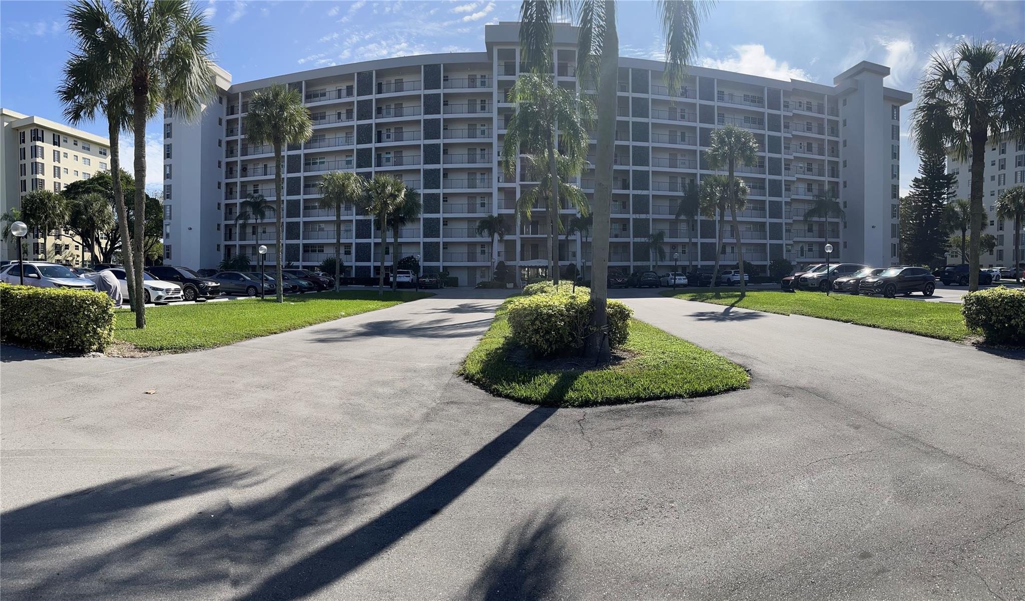 3100 N Palm Aire Dr 304 Property Photo 1