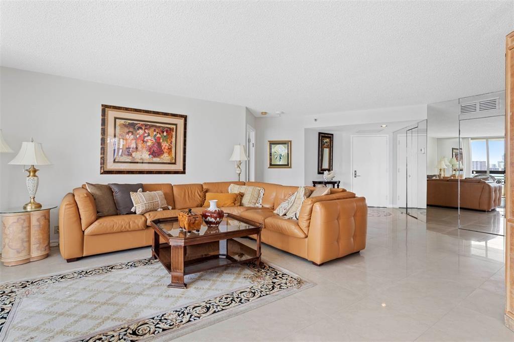3530 Mystic Pointe Dr 910 Property Photo 6
