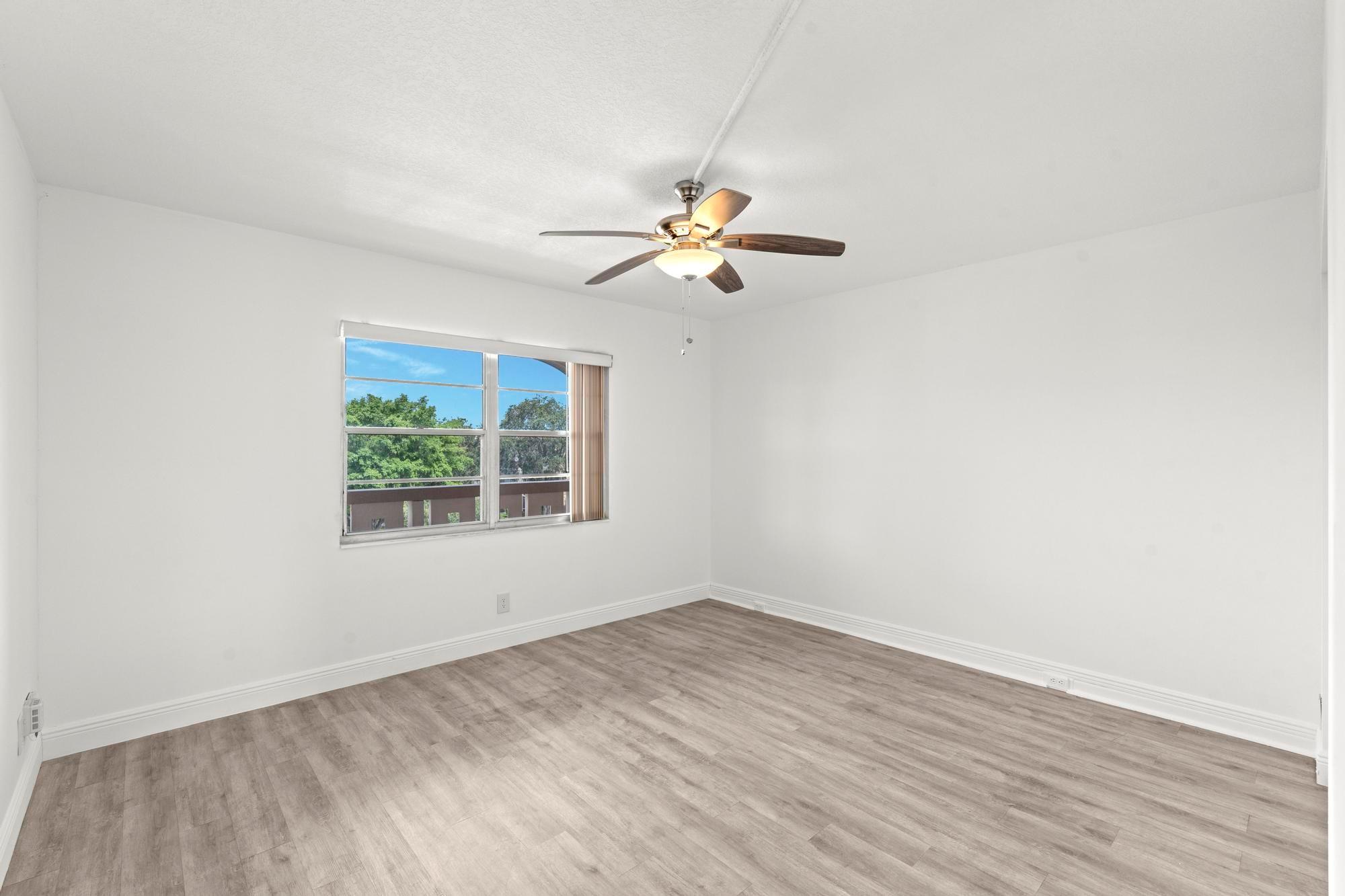 2304 Lucaya Ln B4 Property Photo 10