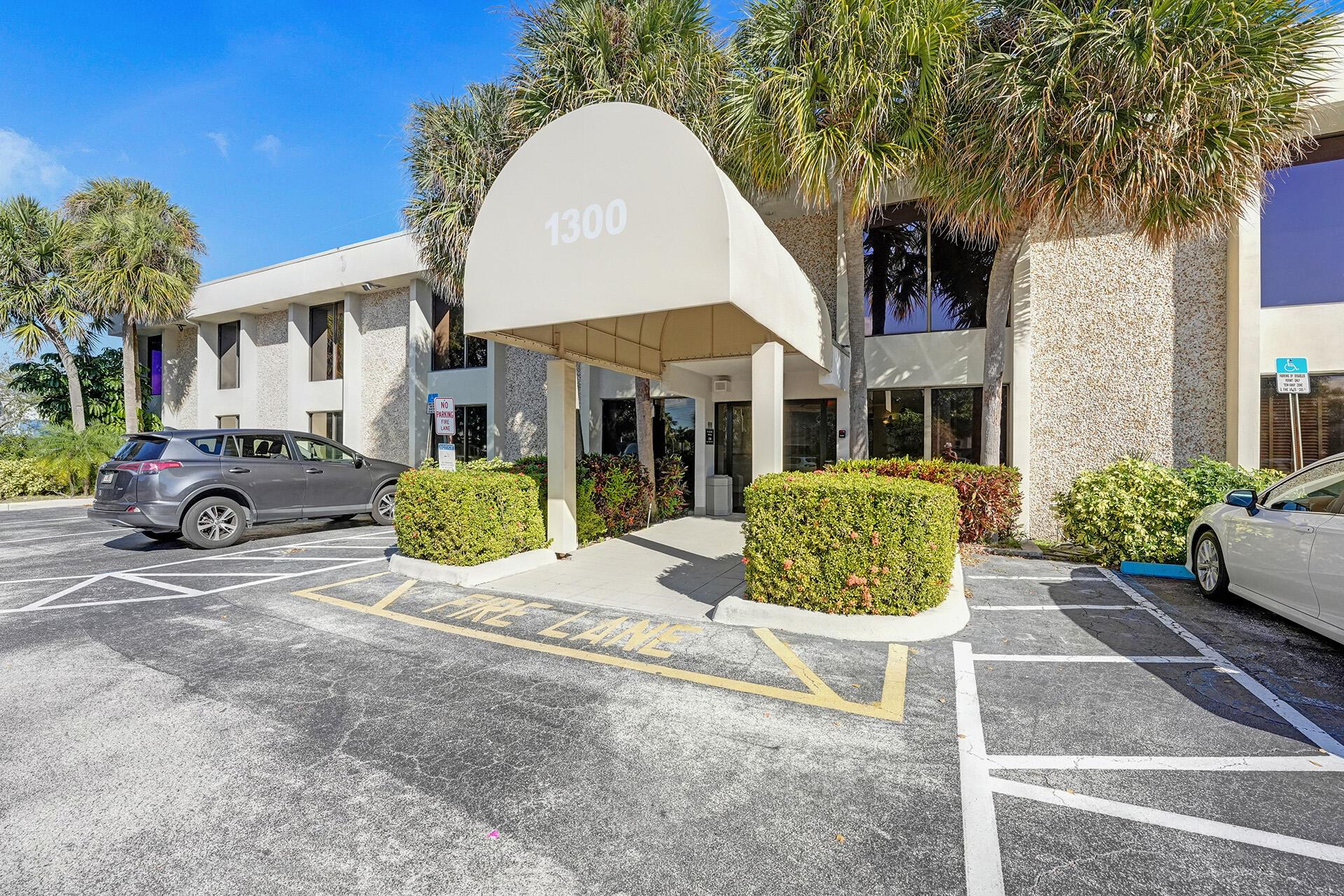 1300 N Federal Highway 2050 Property Photo
