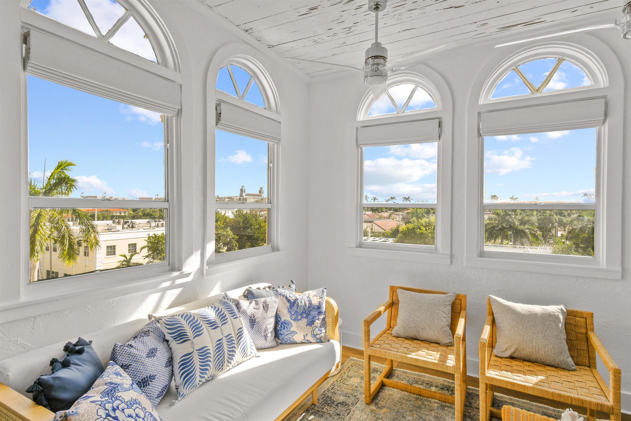 235 Sunrise Avenue Ph6 Property Photo 4