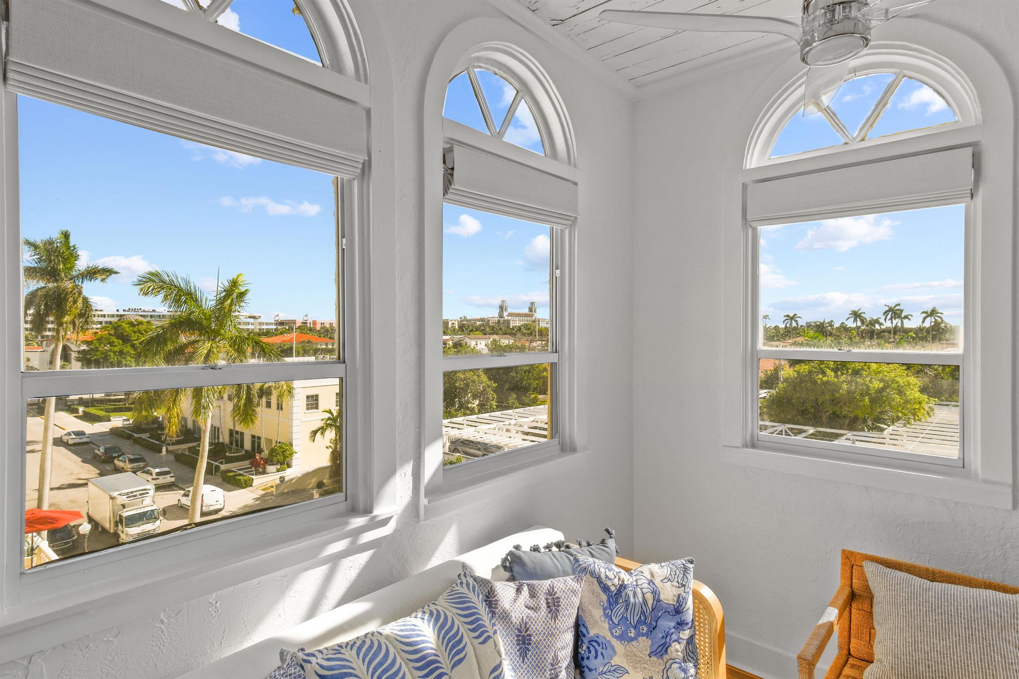 235 Sunrise Avenue Ph6 Property Photo 5