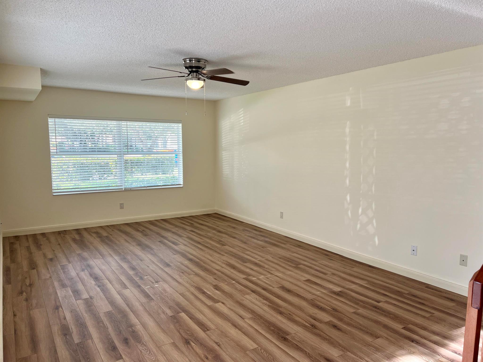 3119 Kingston Court Property Photo 4