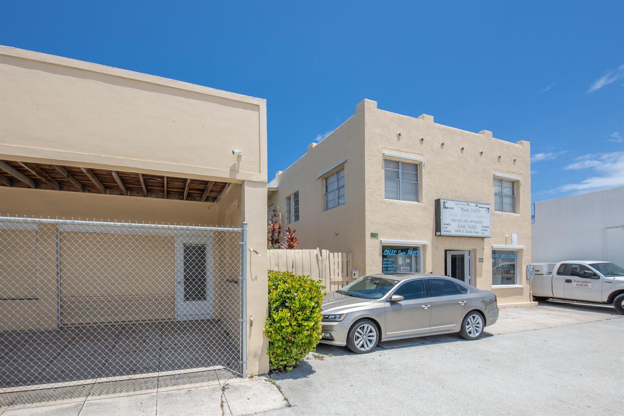 922/928 S Dixie Highway 922 & 928 & Back & Up Property Photo