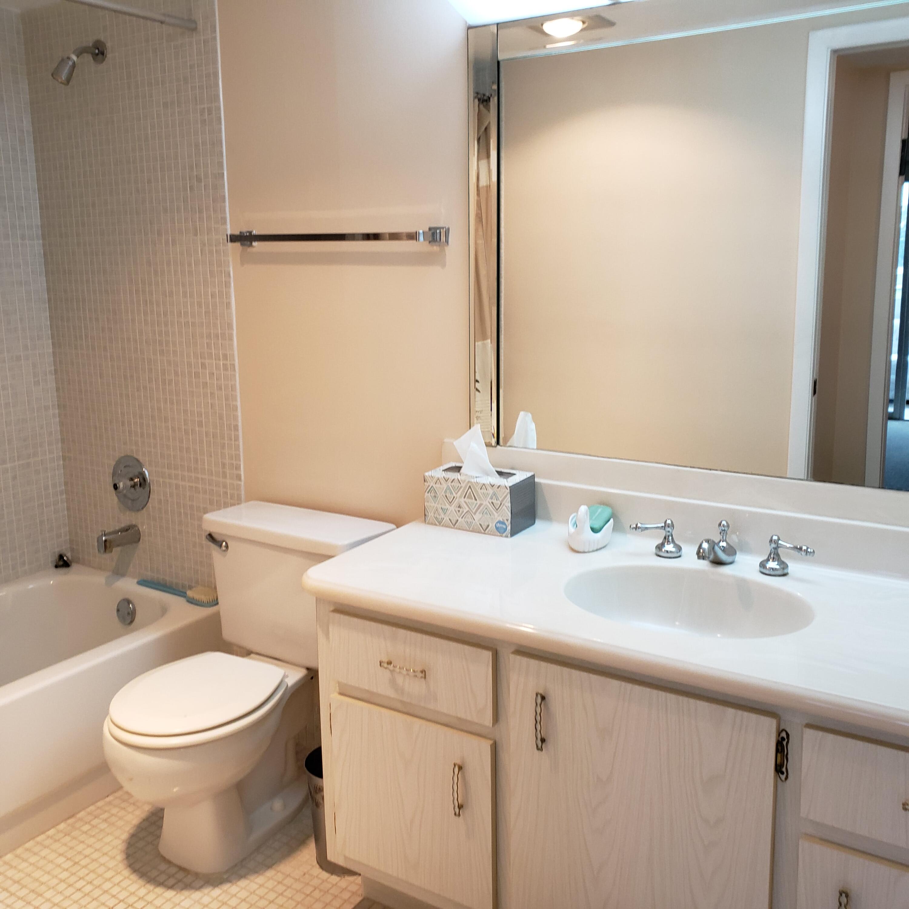 2062 Yarmouth D Property Photo 13