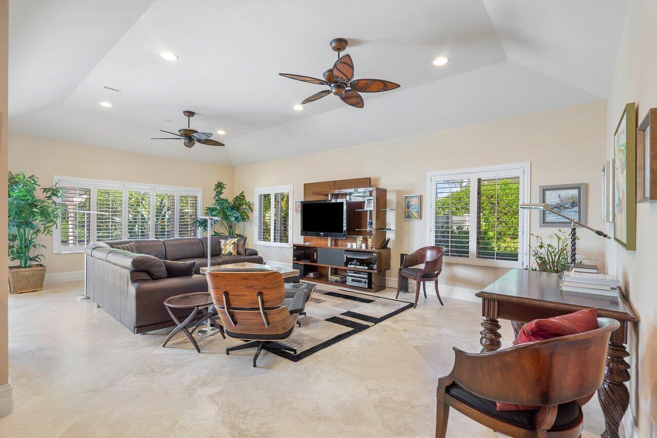 6980 Se Harbor Circle Property Photo 9