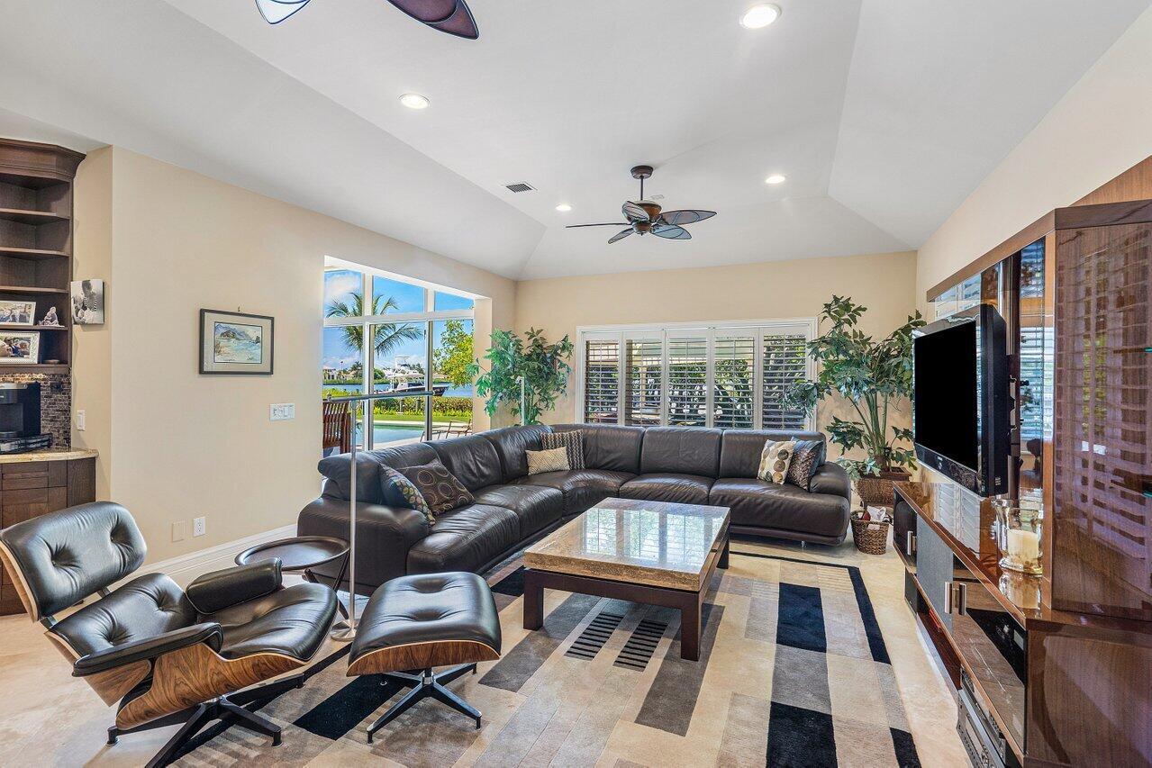 6980 Se Harbor Circle Property Photo 10