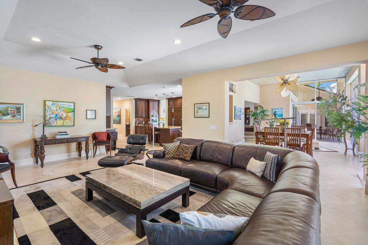 6980 Se Harbor Circle Property Photo 11
