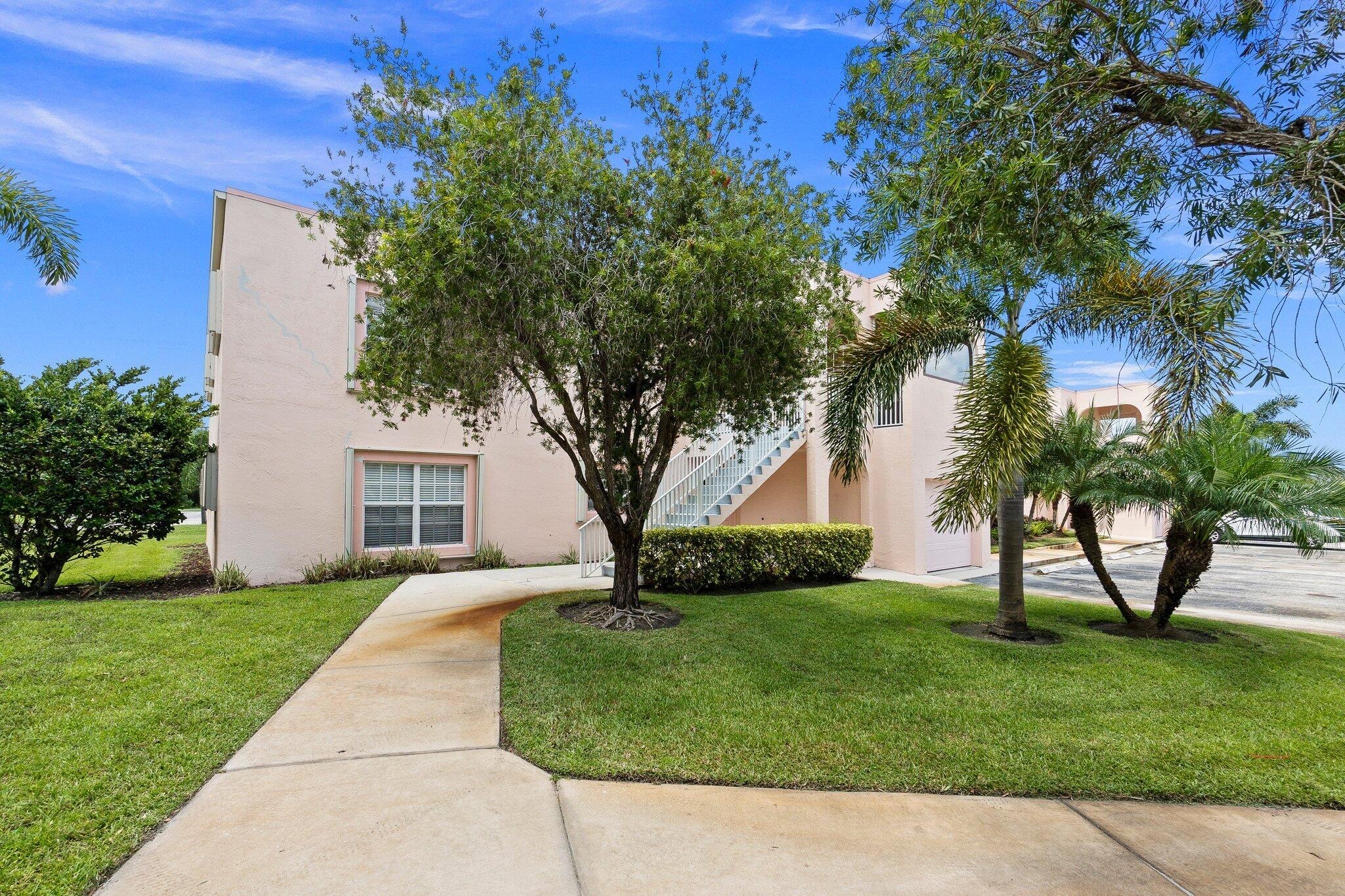 2087 Se Wild Meadow Circle Property Photo 4