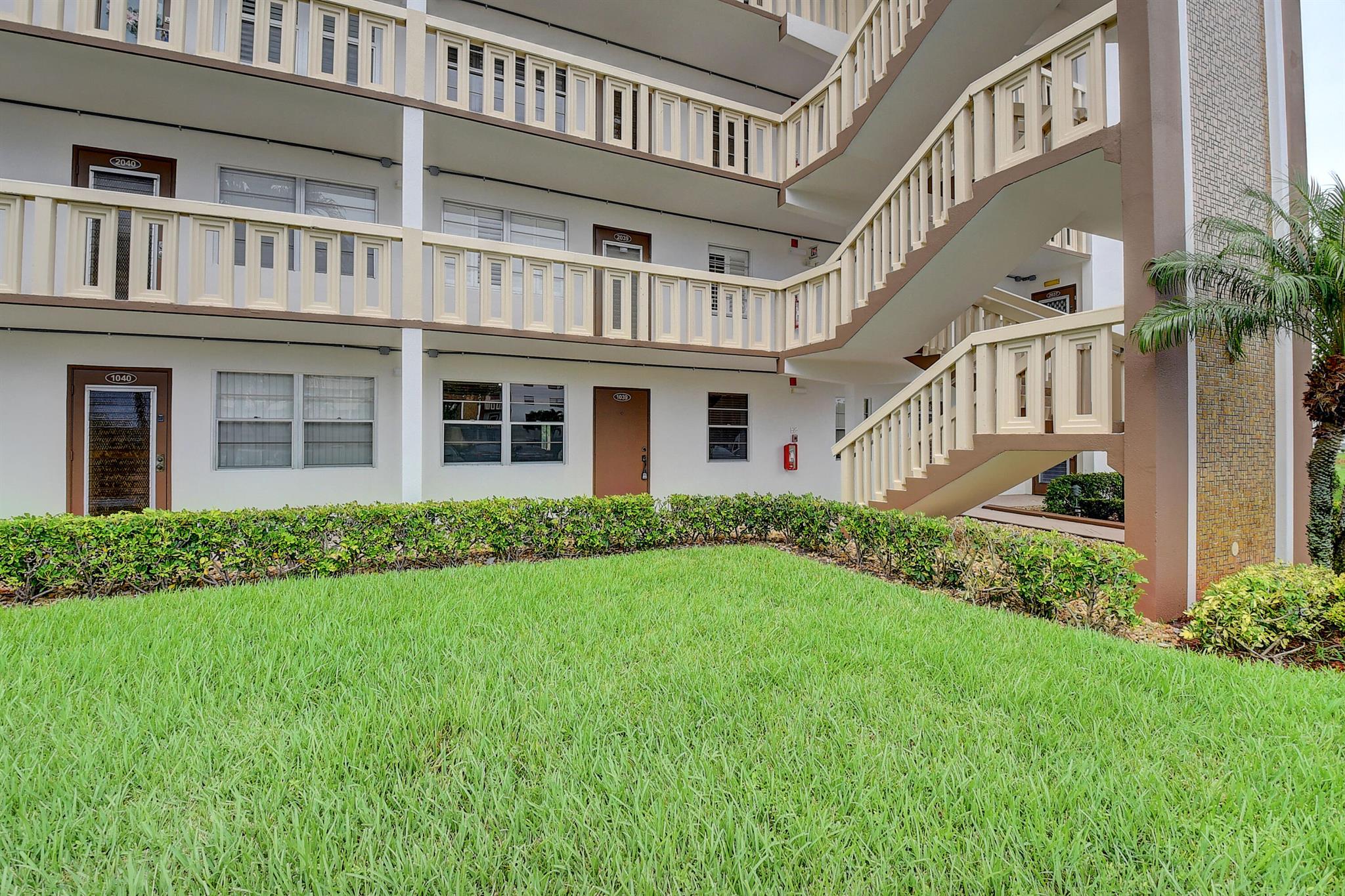 1039 Guildford C Property Photo 3