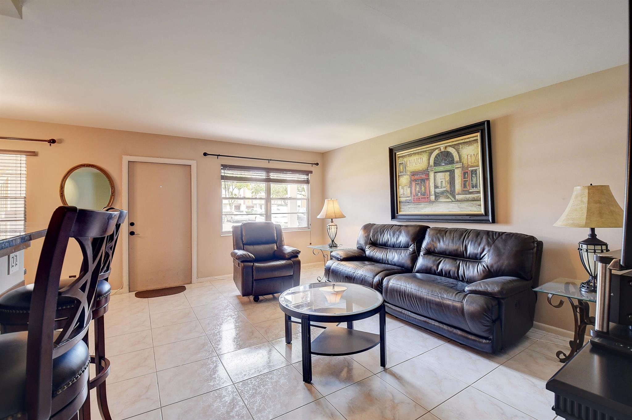1039 Guildford C Property Photo 4