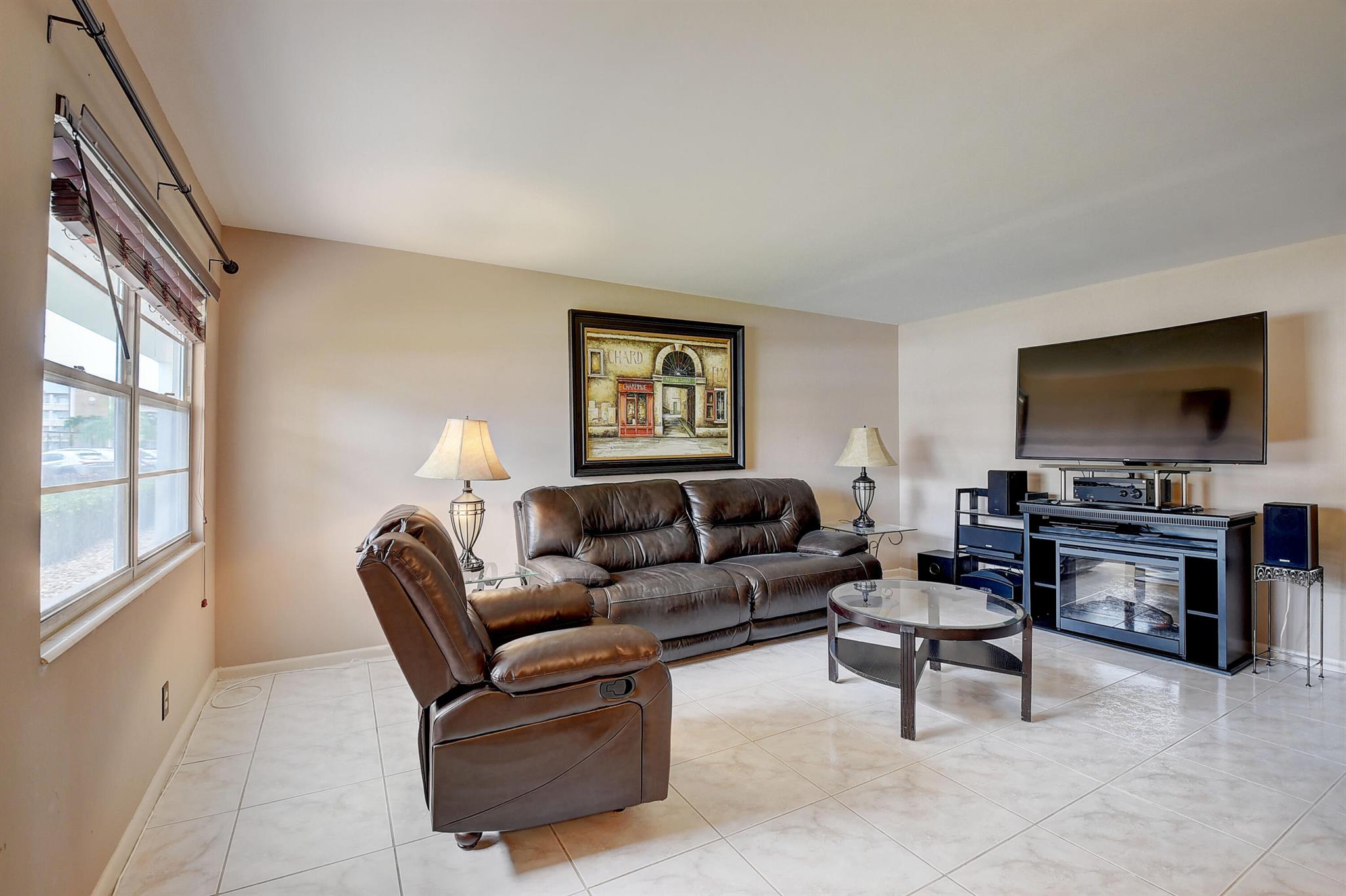 1039 Guildford C Property Photo 5