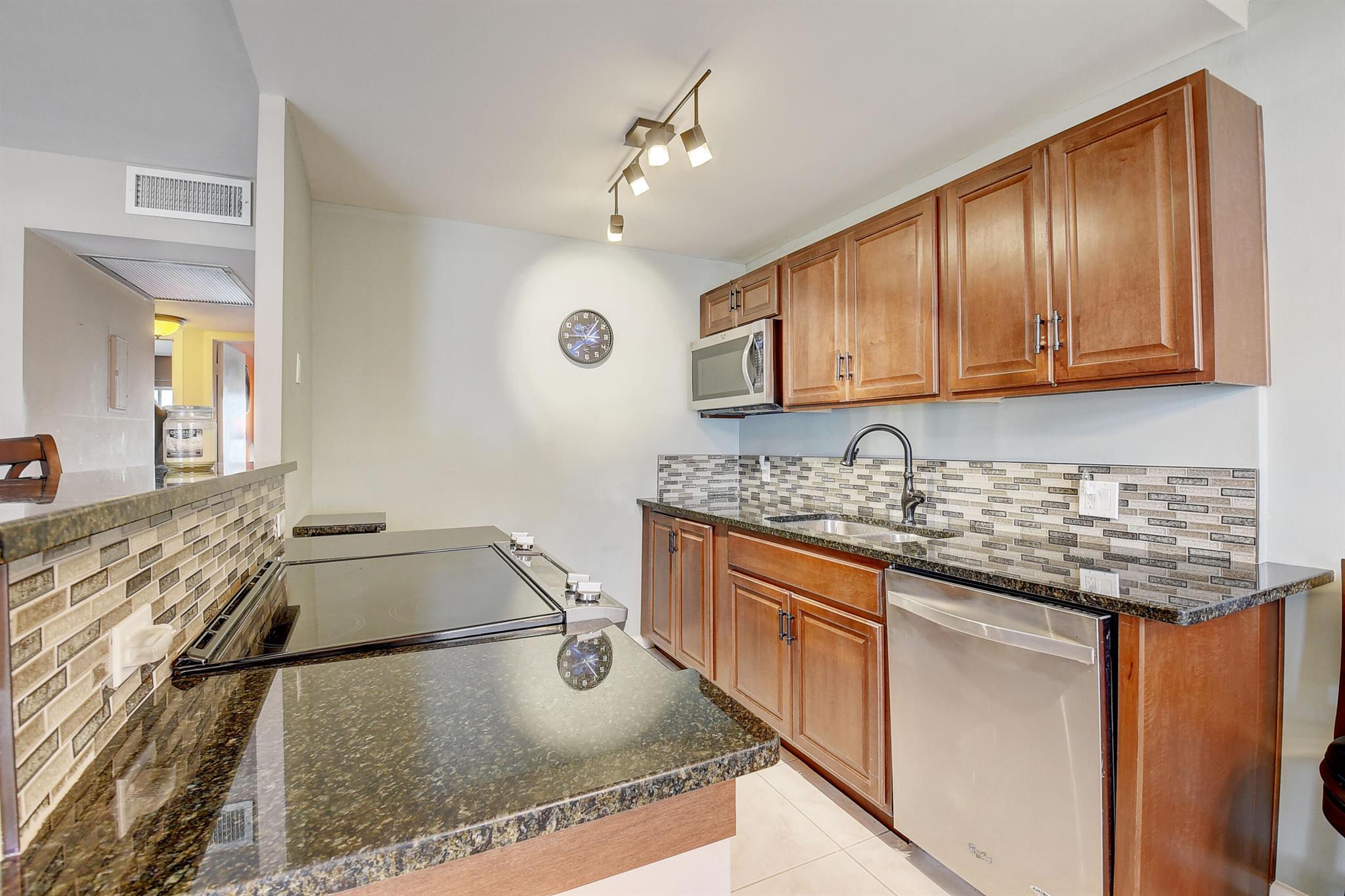 1039 Guildford C Property Photo 8