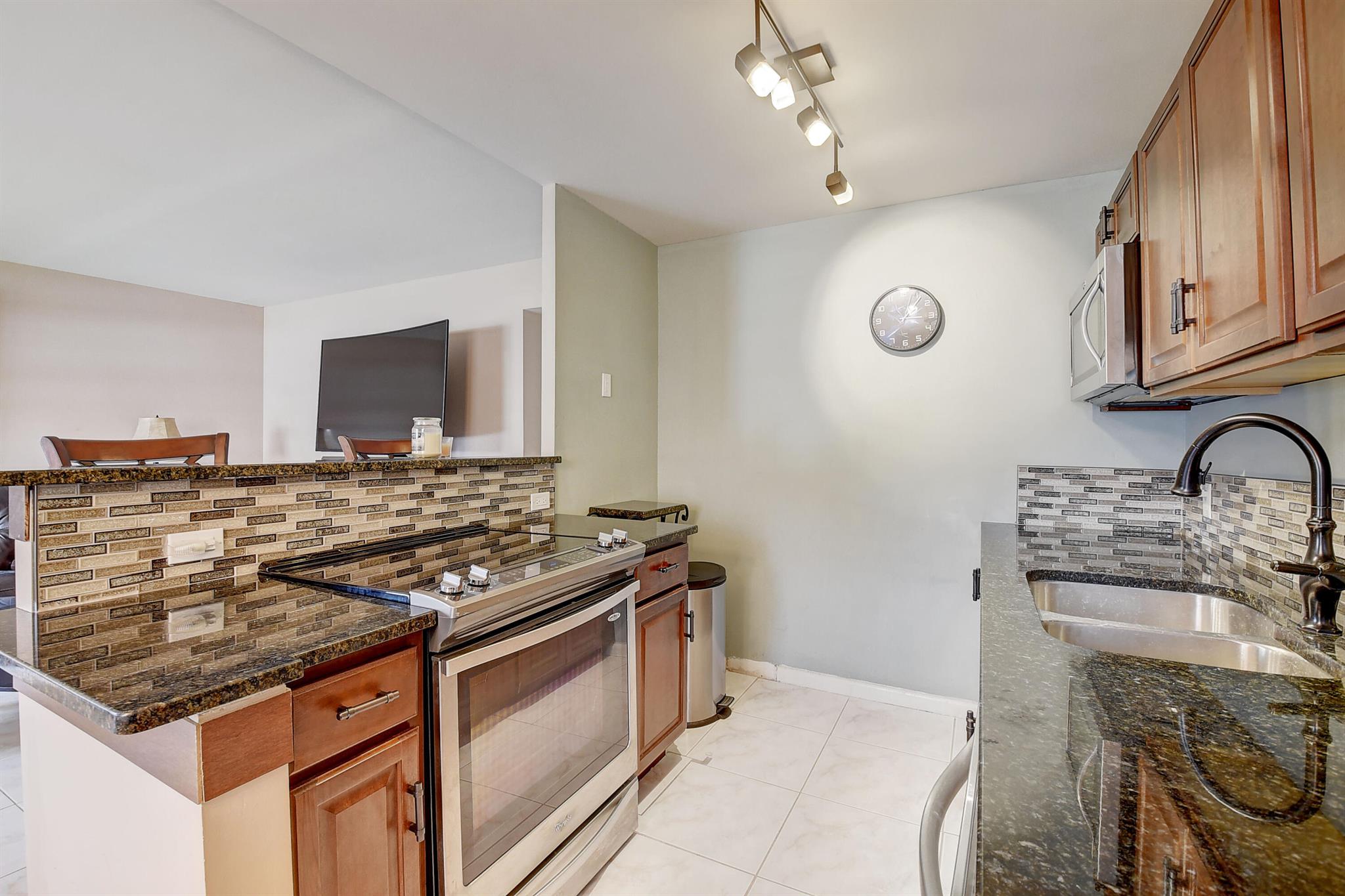 1039 Guildford C Property Photo 9