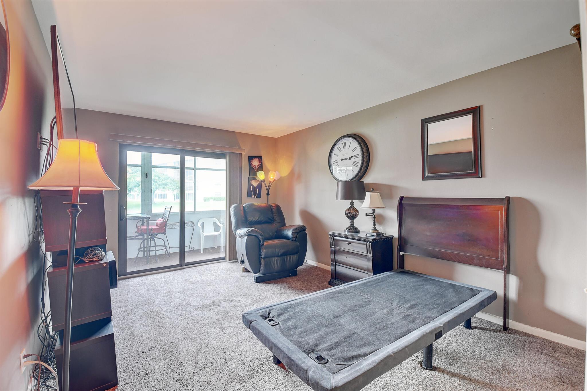 1039 Guildford C Property Photo 12