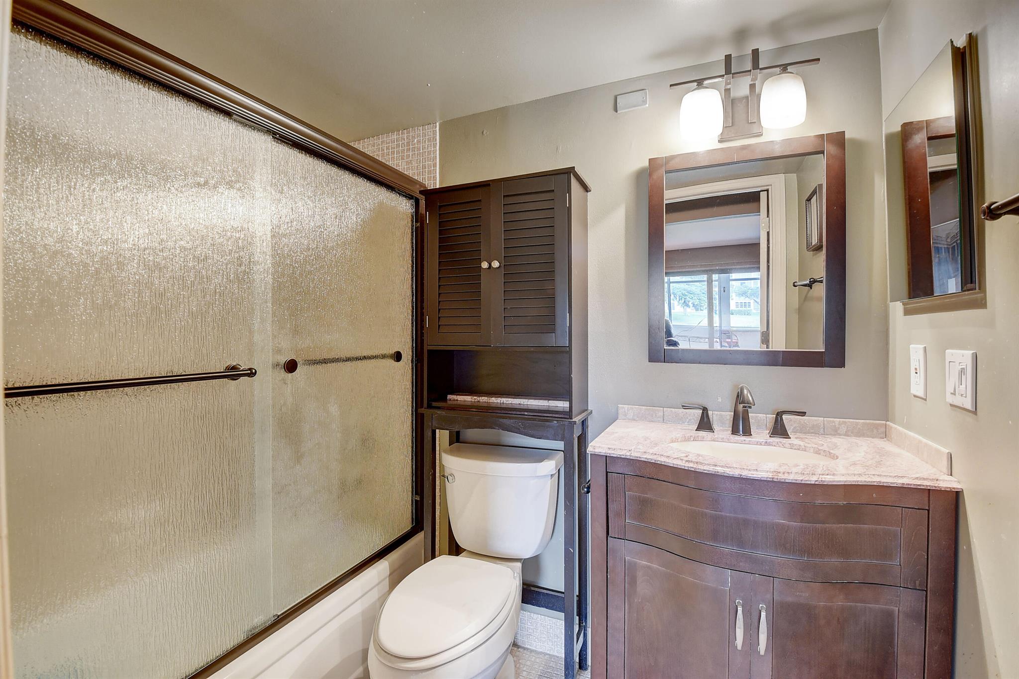 1039 Guildford C Property Photo 14