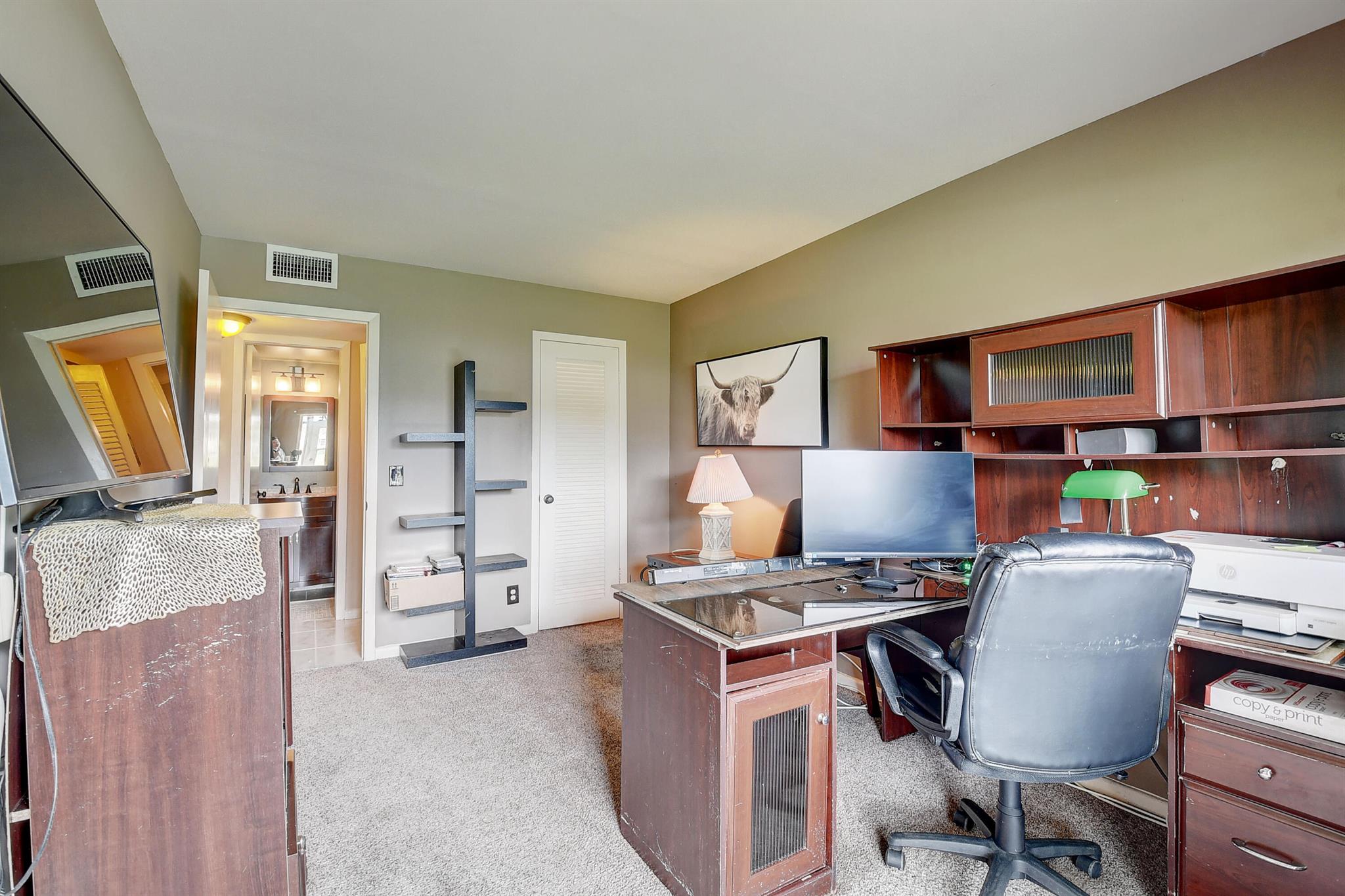 1039 Guildford C Property Photo 16